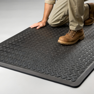 Do Non-Slip Mats Really Help Reduce Kitchen Accidents in NZ Workplaces?